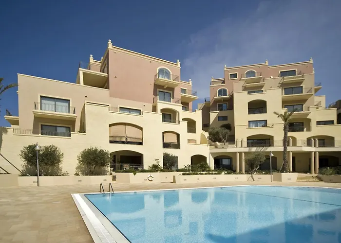 Luxury Seaview & Pool-Hosted By Sweetstay