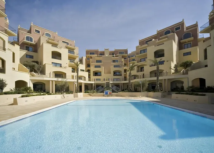 Luxury Seaview & Pool-Hosted By Sweetstay