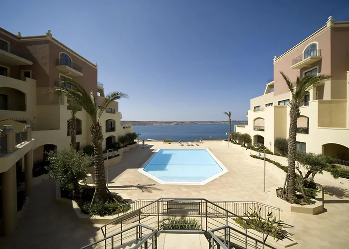 Luxury Seaview & Pool-Hosted By Sweetstay