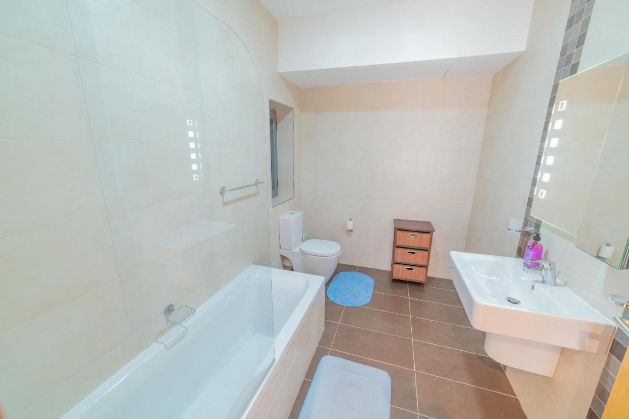 Luxury Seaview & Pool-hosted By Sweetstay Apartment *