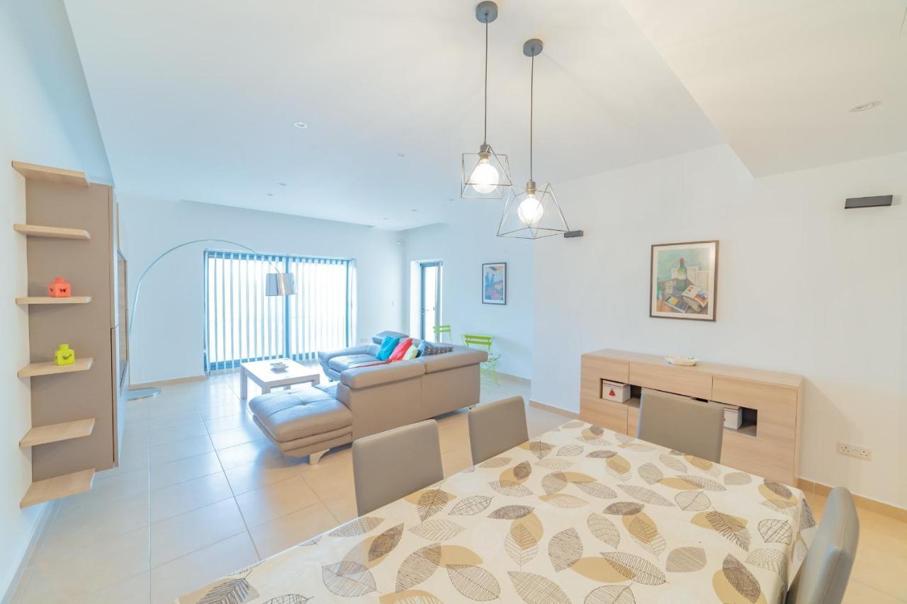 Luxury Seaview & Pool-hosted By Sweetstay *
