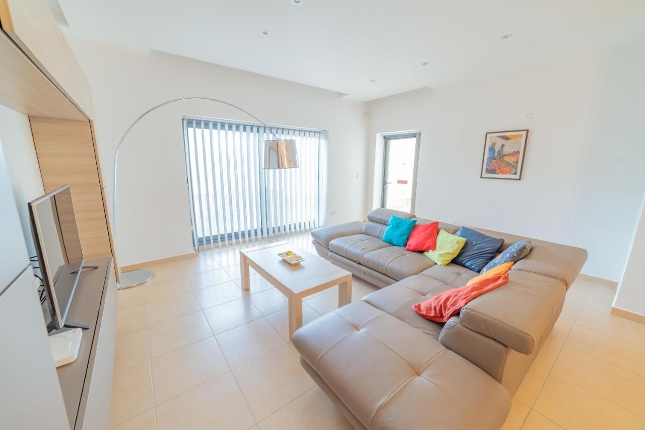 Apartment Luxury Seaview & Pool-hosted By Sweetstay