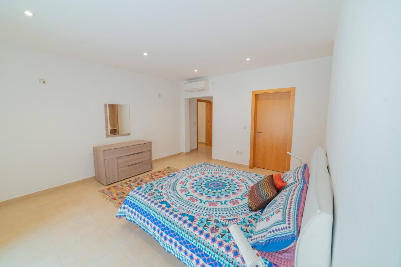 Apartment Luxury Seaview & Pool-hosted By Sweetstay