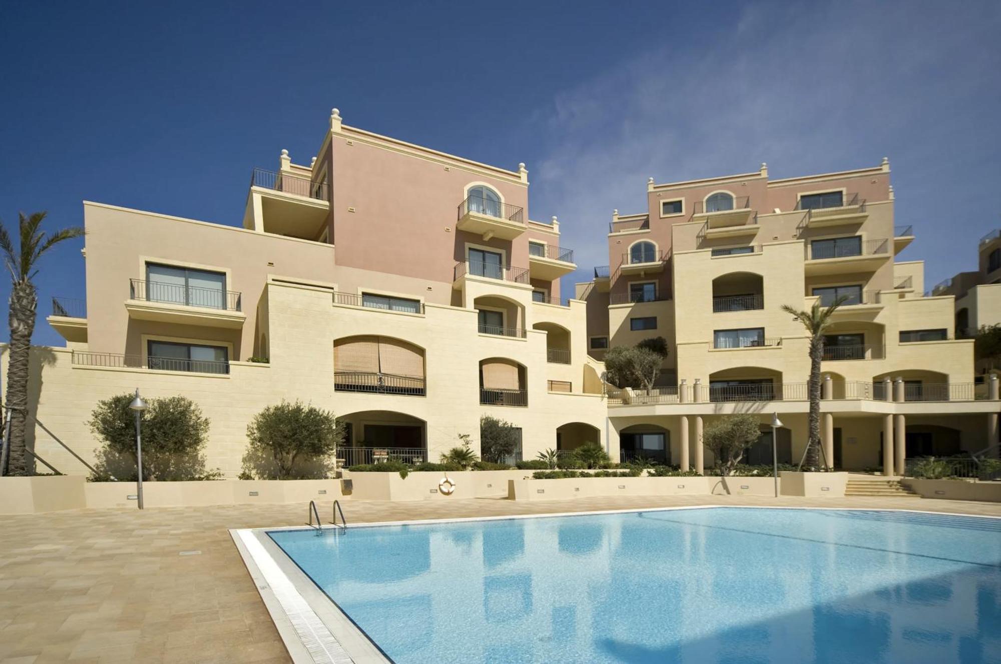 Luxury Seaview & Pool-hosted By Sweetstay Apartment *